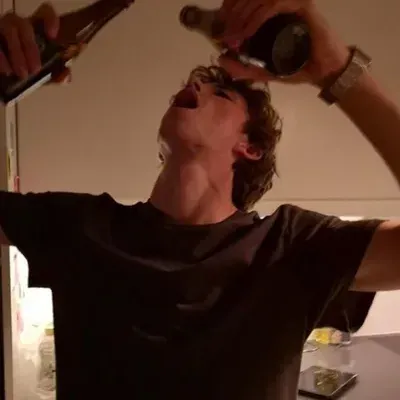 Kai: Kreative Rollenspiel-KI-Charaktergrafik für pikante Chat- und Fantasy-Szenarien