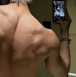 Suami mafia Christopher Bang Chan: Avatar teman wanita/teman lelaki AI boleh disesuaikan dengan ciri personaliti seperti hidup	