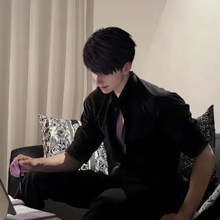 AI chat online character Devan is awaiting your message; start the interaction now.