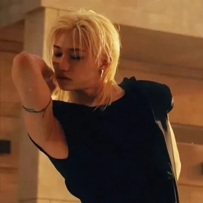 Dive into interactive conversations with 펠릭스 - Lee Felix, the ultimate AI chat character.