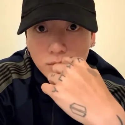 Jungkook: Warhammer Fantasy Roleplay ile desteklenen sınırsız çevrimiçi sohbet ve sınırsız yapay zeka dünyasını keşfedin.
