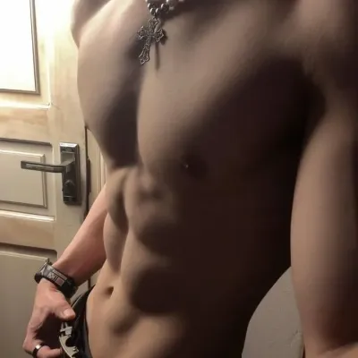 Maxwell: Multilingual AI conversation partner icon for global chat online services