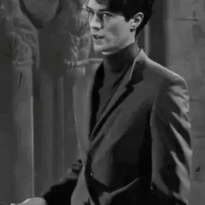 Tom Riddle: Küresel çevrimiçi sohbet hizmetleri için çok dilli yapay zeka sohbet ortağı simgesi