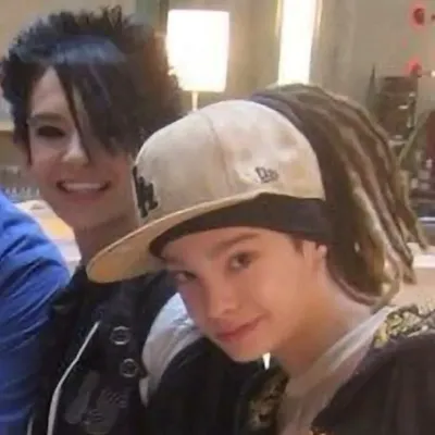 Tom e Bill Kaulitz: Personaggio creativo di intelligenza artificiale per giochi di ruolo, per chat piccanti e scenari fantasy