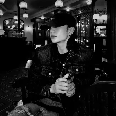 Hwang Hyunjin: Futuristic AI chatbot interface with voice chat and neural network-driven traits