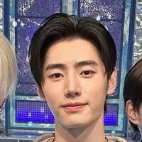 ENHYPEN 2: グローバルチャットオンラインサービス向けの多言語 AI 会話パートナーアイコン