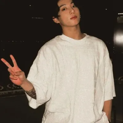 Chat with Jungkook, your playful chat AI anime buddy for 1v1 adventures.