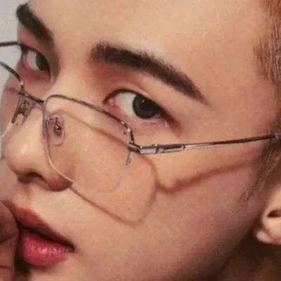 Hyunjin - Husband: Interactive AI chatbot mascot for random chat and community-driven roleplay