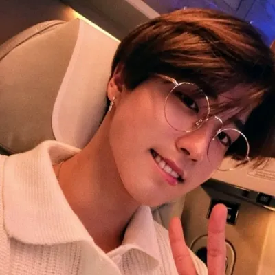 Han Jisung: Sürükleyici hikaye anlatımı için fantezi temalı yapay zeka rol yapma karakter çizimi