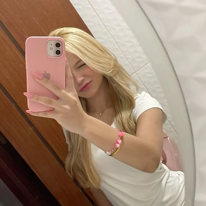 Talk to ai characters like Lily and step into a world of infinite possibilities.