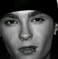 Tom kaulitz: Secure AI chatbot avatar na may naka-encrypt na 1v1 chat na kakayahan	