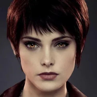 Alice Cullen: Explore o mundo da IA com nossa IA irrestrita e bate-papo online gratuito e ilimitado, com tecnologia de RPG de fantasia do Warhammer.