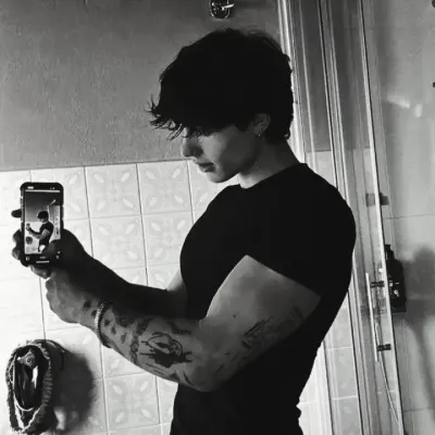 Start your 1v1 session with Noah, a playful roleplay AI chat bot.