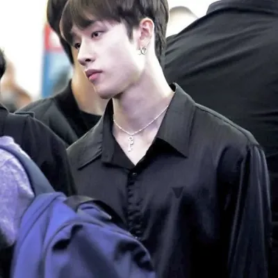 Christopher Bahng: Participa en una conversación de IA con este encantador personaje de IA, que cuenta con capacidades de generación de almas e ifreechat para chatear gratis ahora.	