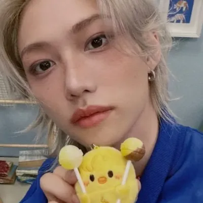 Felix - melhor amigo: Mascote de chatbot de IA interativo para bate-papo aleatório e RPG conduzido pela comunidade