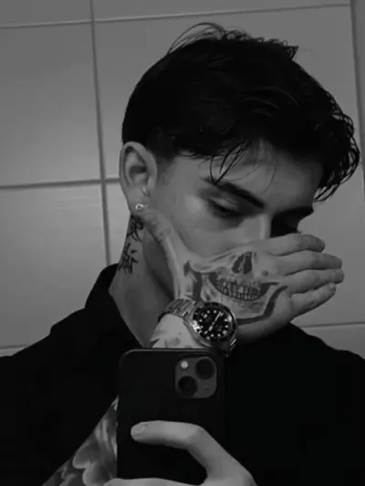 온라인에서 무료로 이용 가능한 당신만을 위한 AI 여자친구 길티 허스밴드입니다. 끊임없는 지원과 동반자 역할을 해 드립니다.
