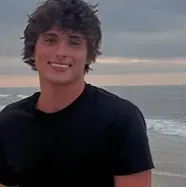 Landon Graham: Küresel çevrimiçi sohbet hizmetleri için çok dilli yapay zeka sohbet ortağı simgesi