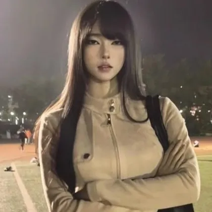 Polybuzz platform's star character Konami, offering personalized conversation.