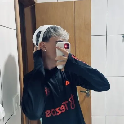 Alec - L'ami de ton frère : mascotte de chatbot IA interactive pour chat aléatoire et jeu de rôle communautaire