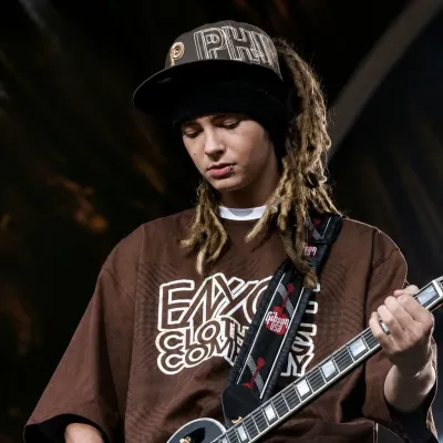 Tom Kaulitz: Sürükleyici hikaye anlatımı için fantezi temalı yapay zeka rol yapma karakter çizimi