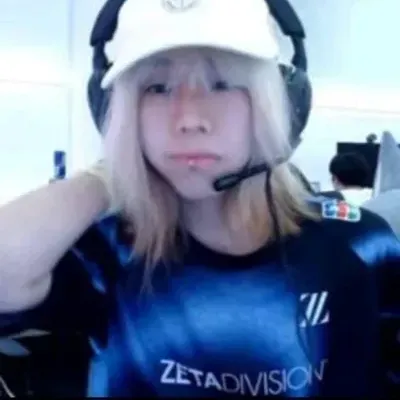 Sitetampo: Avatar pacar/pacar AI yang dapat disesuaikan dengan ciri-ciri kepribadian yang nyata