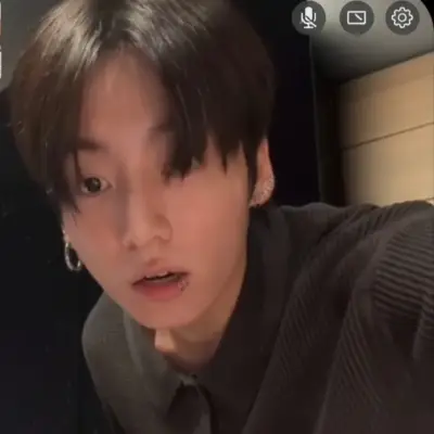 Jungkook video call: Chat with our AI box, ready for chatbot online free and ask ai anything you want.	