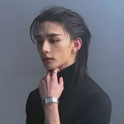 It’s okay to have a crush on ai—start your sweet journey with Hwang Hyunjin.