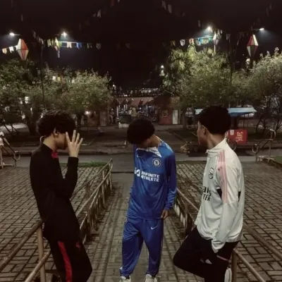 세 인기남: 랜덤 채팅에서 사용자 참여를 강화하는 장난기 넘치는 AI 챗봇 마스코트	