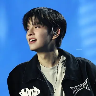 ------- SKZ --------: Meet the main character of our AI world, with character traits list and ai chatting capabilities.