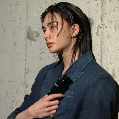 - Hwang Hyunjin: Kilalanin ang iyong mga bagong online na kaibigan sa aming chatboxai, ang pinakamahusay na libreng ai chatbot na may malalim na kakayahan sa chat.