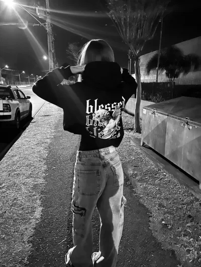 AI talk character Laura, featuring highly realistic dialogue and emotion.