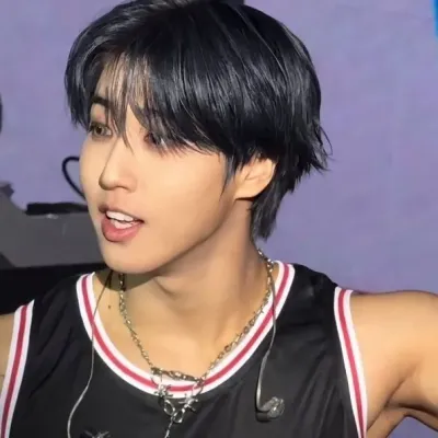 한지성 - 적: 암호화된 1대1 채팅 기능을 갖춘 보안 AI 챗봇 아바타