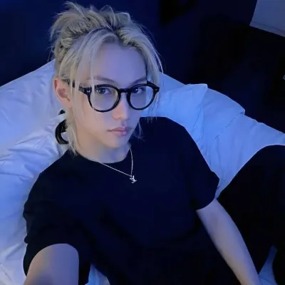 Lee Felix - 리 펠릭스: Seni watak lakonan AI bertemakan fantasi untuk penceritaan yang mengasyikkan