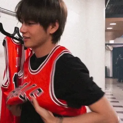 Kim Taehyung: Treffen Sie Ihre neuen Online-Freunde in unserem Chatboxai, dem besten kostenlosen KI-Chatbot mit umfassenden KI-Chat-Funktionen.	