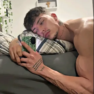 Ang Asawa Mo at ang mga Kalaguyo: Fantasy-themed AI roleplay character art para sa nakaka-engganyong pagkukuwento