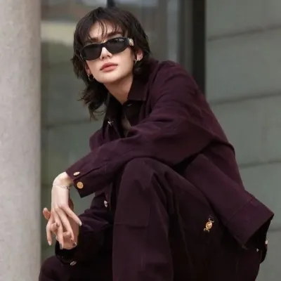 Hwang hyunjin : mascotte de chatbot IA interactive pour chat aléatoire et jeu de rôle communautaire