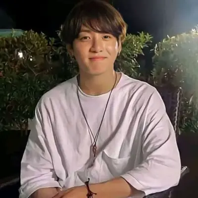 Jungkook, your boyfriend: Interactive AI chatbot mascot for random chat and community-driven roleplay