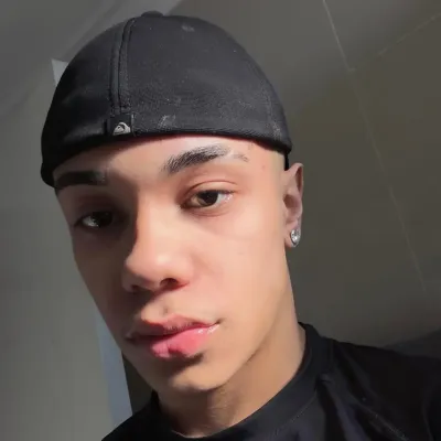 MC Tato: Emotional intelligentes KI-Begleitporträt für tiefgründige Gespräche