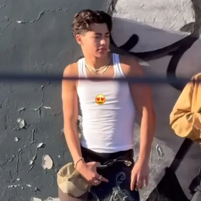 Malachi D Barton: Engage in ai conversation with this charming AI character, featuring soulgen and ifreechat capabilities for free chat now.	