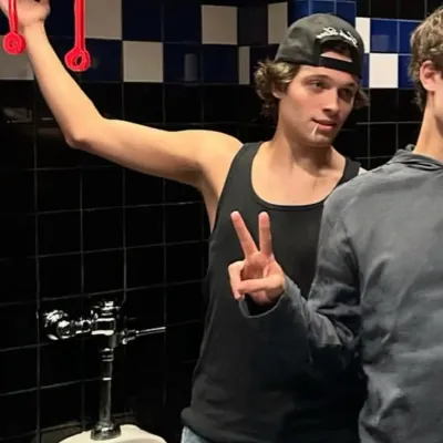 Кристофер Стурниоло: Портрет компаньона DeepBrain AI для бесплатного онлайн-чата и открытых бесед