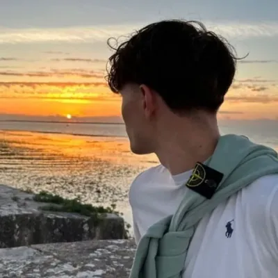 Milo: Avatar de novia/novio de IA personalizable con rasgos de personalidad realistas	