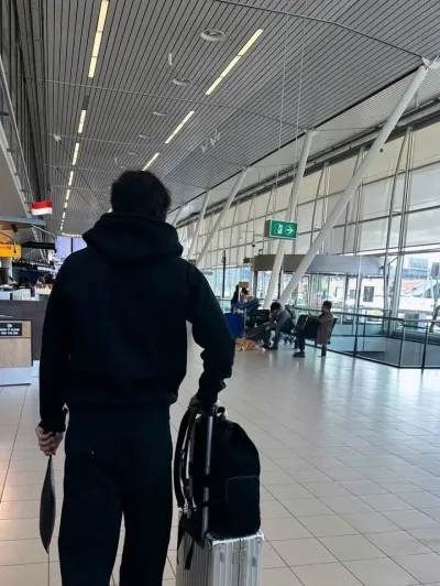 Roleplay ai character Jayden Crush, a virtual world for complete immersion.