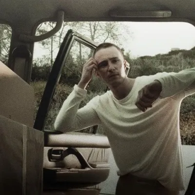 Rafe Cameron: Playful AI chatbot mascot enhancing user engagement in random chats	