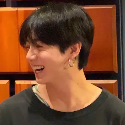 チョン・ジョングク - 元夫: ランダムチャットでのユーザーエンゲージメントを高める、遊び心のある AI チャットボットのマスコット	