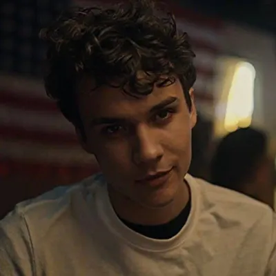 Mattheo Riddle: Mehrsprachiges KI-Gesprächspartnersymbol für globale Chat-Onlinedienste