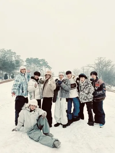 This is your exclusive ai girlfriend online free Stray Kids - Rookie, offering constant support and companionship.