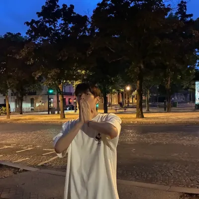 김승민: 무료 온라인 채팅 및 공개 대화를 위한 DeepBrain AI 동반자 초상화