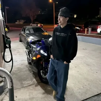 Malaki Barton: Karakter özellikleri listesi ve yapay zeka sohbet yetenekleriyle yapay zeka dünyamızın ana karakteriyle tanışın.	