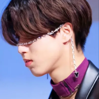 Talk with Prince Han Jisung, a smart roleplay AI chat bot free, no sign up companion.