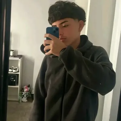 C-a-i-đen: Biểu tượng đối tác trò chuyện AI đa ngôn ngữ cho các dịch vụ trò chuyện trực tuyến toàn cầu